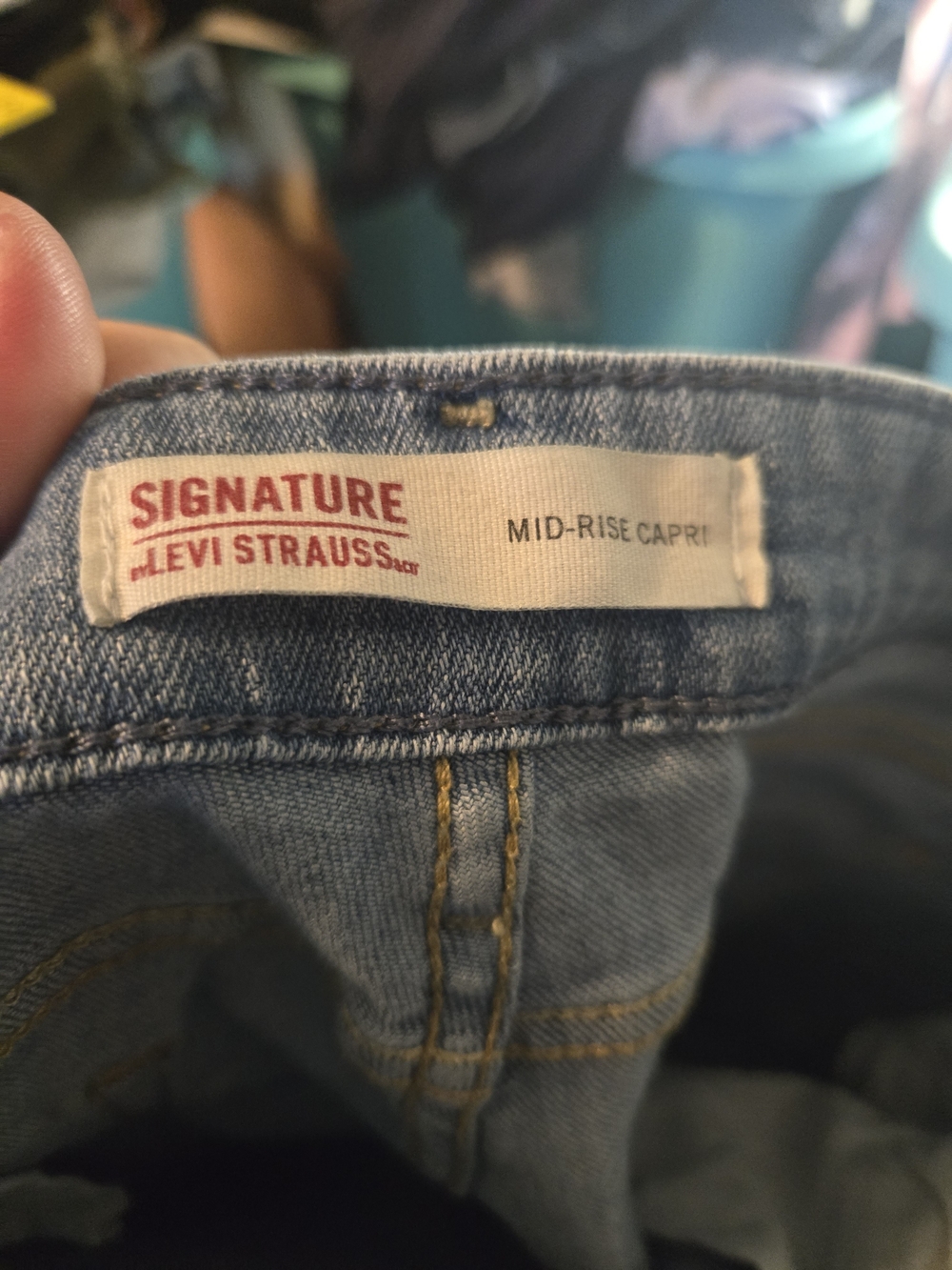 Signature Levi Mid Rise Capris - Picture 7 of 9
